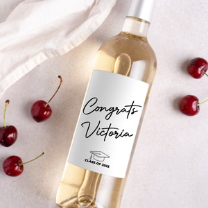 Étiquettes de vin cadeau de remise des diplômes | Cadeau de fin d&#39;études | Cadeau de jeune diplômée pour elle | Cadeau pour diplômé | Un degré plus chaud | Cadeau de félicitations |
