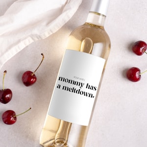 Cadeau drôle de nouvelle maman | effondrement de la première maman | Nouveau cadeau pour bébé | Nouvelle étiquette de vin Mama | Cadeau fête des mères | Panier cadeau pour maman | Cadeau maman vin