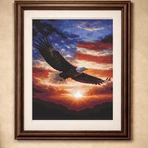 Motif de point de croix aigle patriotique | Tableau de broderie représentant le drapeau américain au coucher du soleil (téléchargement PDF)