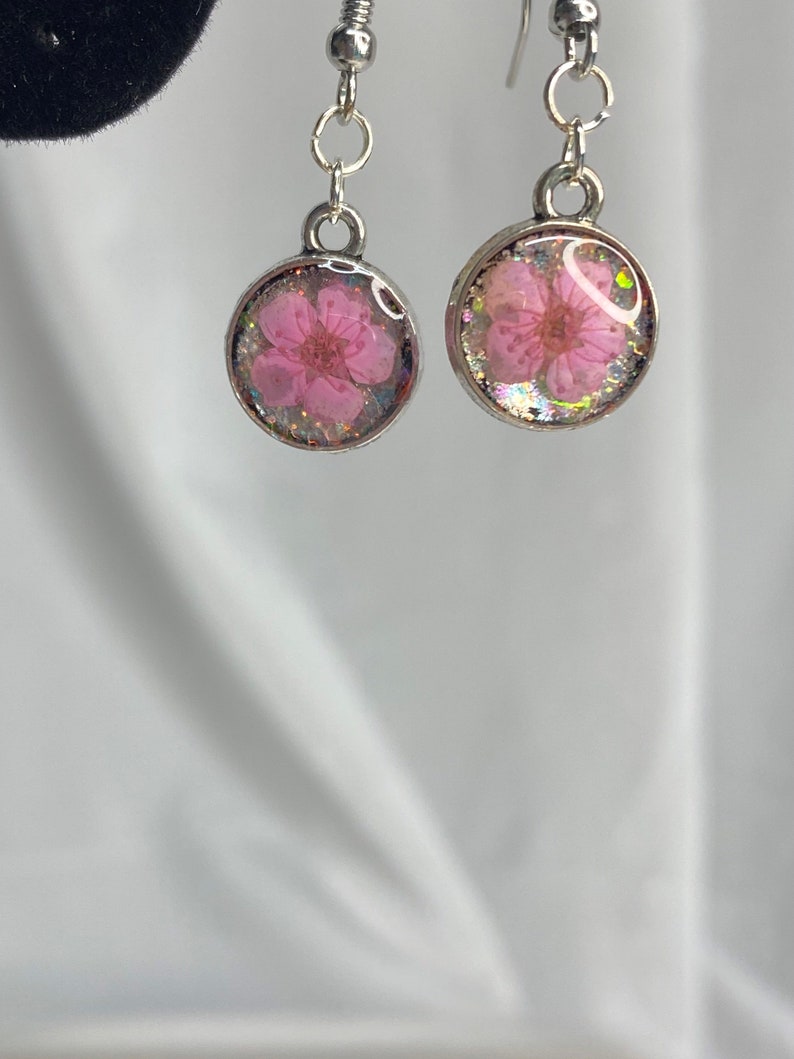 Pink flower resin dangle earrings
