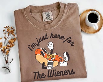Solo estoy aquí por las salchichas PNG / Camiseta divertida de perrito caliente / Día de la Independencia PNG / Salchichas patrióticas americanas retro