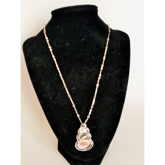 Mother of Pearl pendant graduated silvertone sett… - image 1
