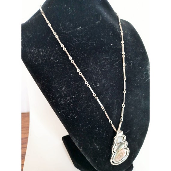 Mother of Pearl pendant graduated silvertone sett… - image 4