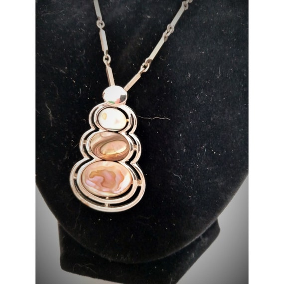 Mother of Pearl pendant graduated silvertone sett… - image 3