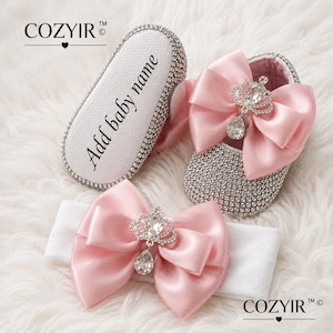 Nyfödda babyflickor med bling-strängsten - anpassade namnskor, babyshowergåva, dopskor, bröllopsskor