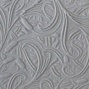 Puede incluir: Primer plano de una superficie gris texturizada con un patrón repetitivo de diseños en espiral tipo paisley.