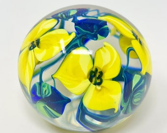 Vintage 1997 Richard Olma signed yellow floral w/blue green leaves glass paperweight