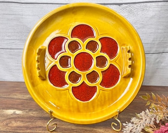 Vintage 1960s large round ceramic golden harvest and red crackle glaze ashtray A49, made in USA, retro MCM atomic trendy home decor