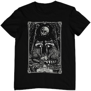 Waschbären Tarot T-Shirt - Witchcraft Wicca Tarotkarte - Team Trash - Pagan Gothic Raccoon - Goth Aesthetic Tarot Card Art