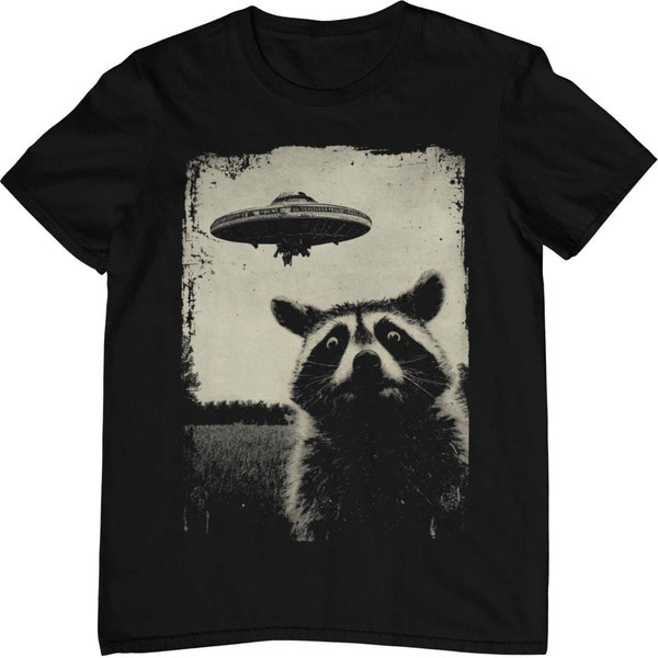Waschbär UFO T-Shirt - Raccoon Alien Außerirdische - Weirdcore Aesthetic Outfit aus nachhaltiger Baumwolle