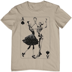 Dancing Skeletons T-Shirt - Pik Ass Karte - Unisex Gothic Streetwear Fashion - Dark Art Goth Aesthetic - Okkult Tarot Witchcraft