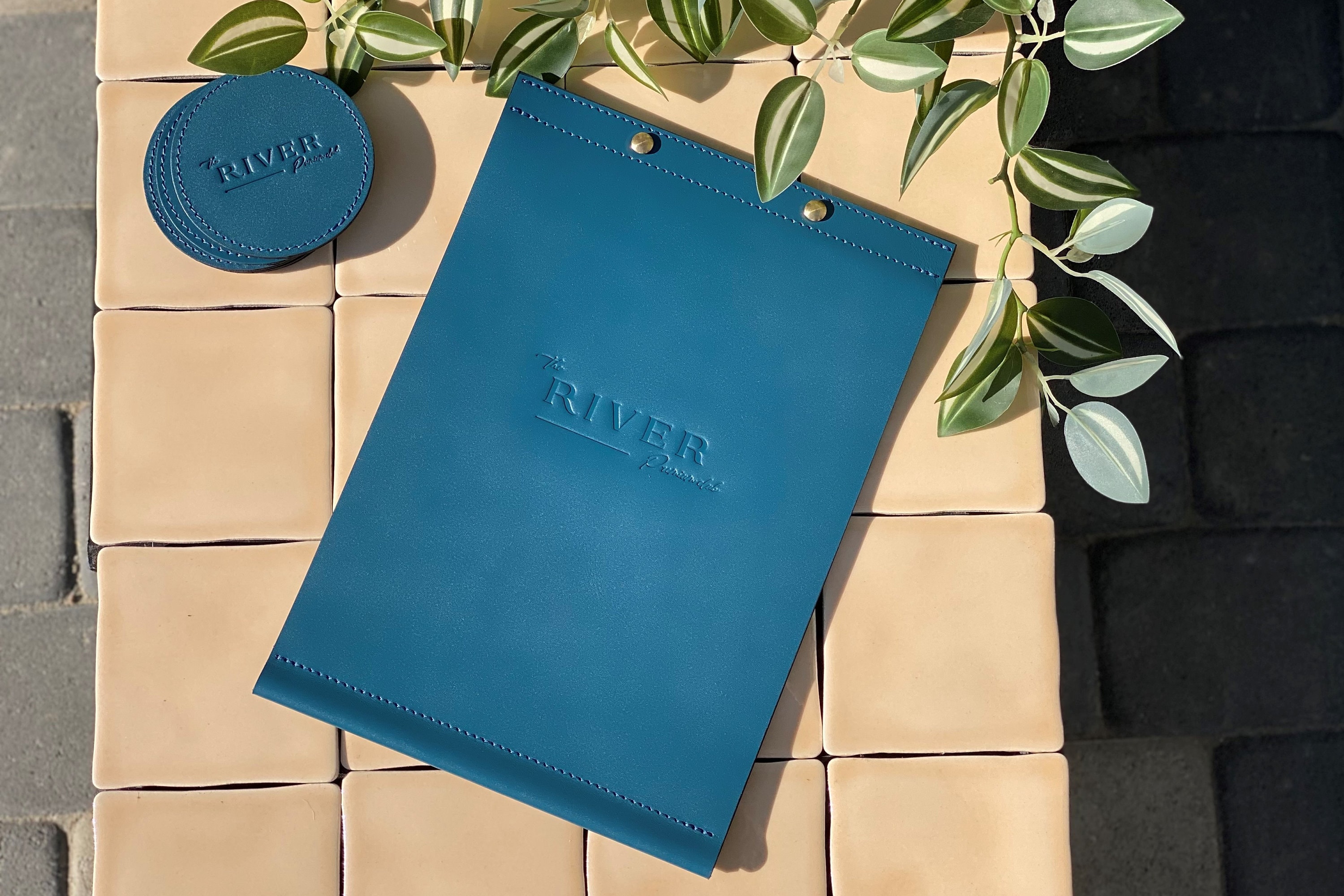 Porte-menus en cuir pour restaurant : porte-menus personnalisé en relief