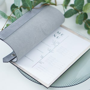 A5 / US Halbbuchstabe, Menümappe aus Eschenholz und Leder, Menümappe aus Eschenholz, Menütafel aus Holz, Menühülle aus Holz