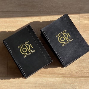 Houten en leren menukaart - elegante café- en restaurantaccessoire Menumap Menuhoezen Hoogwaardige menuhouder