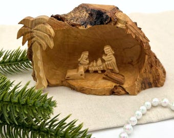 Pequeño belén de Tierra Santa tallado en una cueva