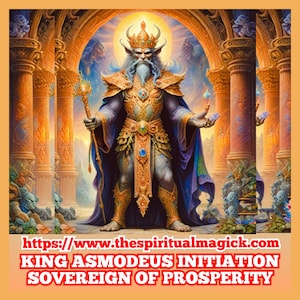Może przedstawiać: Cyfrowa ilustracja królewskiej postaci, ukoronowanej i odzianej w szaty, trzymającej berło i gestykulującej świecącą kulą. Postać stoi przed ozdobnymi kolumnami, z tekstem "KING ASMODEUS INITIATION SOVEREIGN OF PROSPERITY" u dołu.