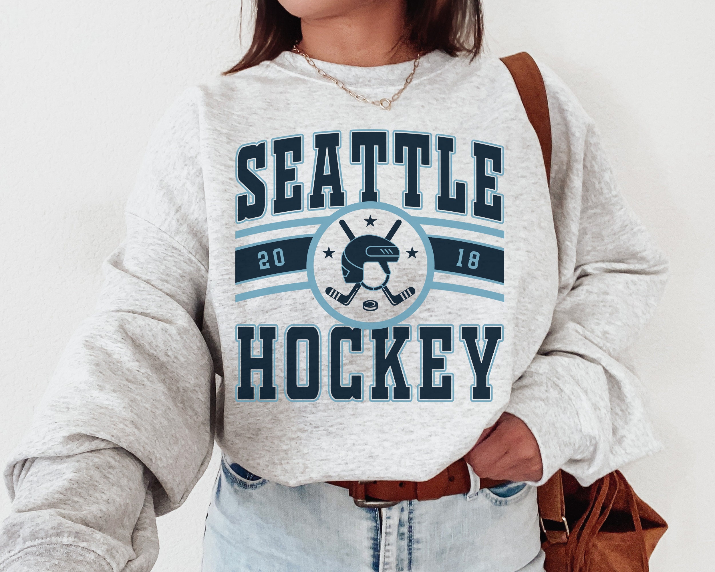 Ice Hockey Cat Vintage Retro Classic T-Shirt Unisex Sweatshirt -  TourBandTees