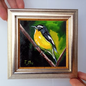 Papamoscas de rabadilla amarilla Mini pintura al óleo 4х4 inc enmarcado en soporte listo regalo original pequeño arte Pájaro de pecho amarillo