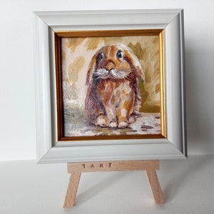 Conejito de Pascua beige Mini pintura al óleo 4 pulgadas enmarcada en soporte listo regalo original pequeño arte
