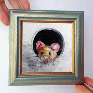 Rato engraçado olha para fora do buraco 4x4 polegadas Mini pintura a óleo emoldurada em suporte pronto presente original pequena arte