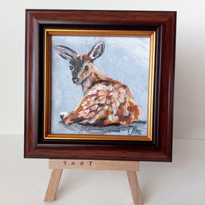 Cervatillo acostado 4х4 en Mini pintura al óleo enmarcada en soporte listo regalo original pequeño arte