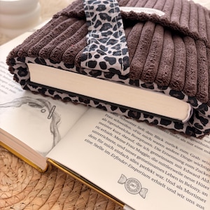 Bücherhülle mit Schleife und Lesezeichen Set, braune Stoff Buchhülle cozy Geschenk für Frauen
