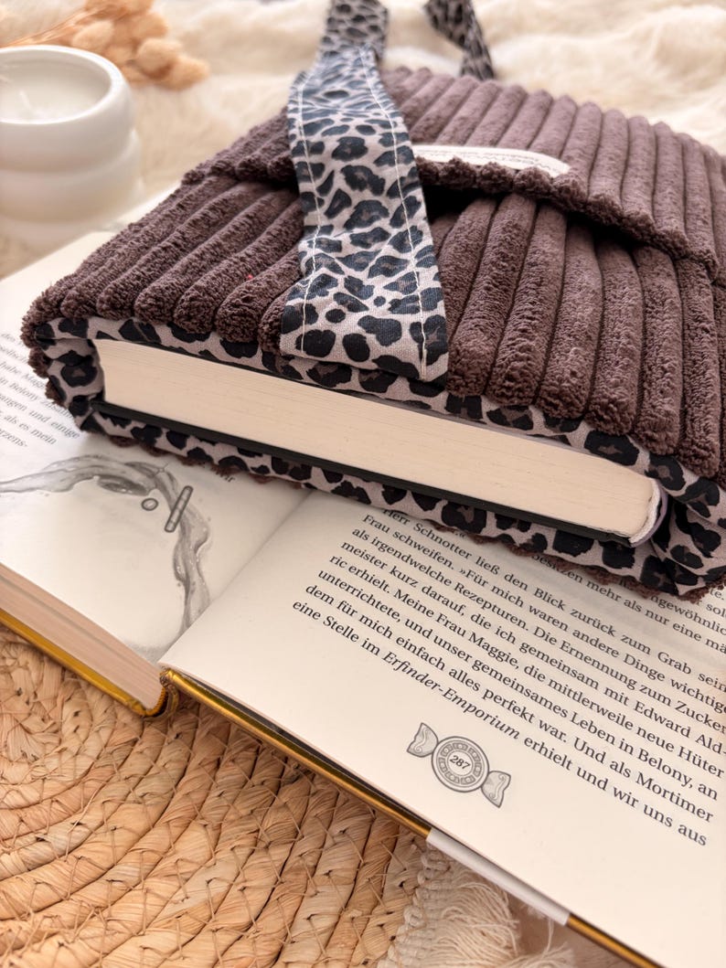 Bücherhülle mit Schleife und Lesezeichen Set, braune Stoff Buchhülle cozy Geschenk für Frauen