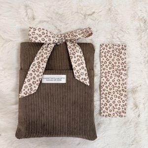 Stoff Buchhülle handmade Cord braun mit Lesezeichen Set, cozy Bücheraccessoire Geschenkidee