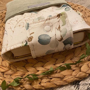 Buchhülle Stoff Bücherhülle Canvas Buchtasche Blumen Geschenk Buch gepolstert Büchertasche Kidle Hülle Lesezeichen Eukalyptus Booksleev Bild 2