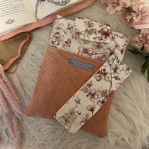 Buchhülle Stoff Bücherhülle Canvas Buchtasche Blumen Geschenk Buch gepolstert Büchertasche Kidle Hülle Lesezeichen Eukalyptus Booksleev Bild 1