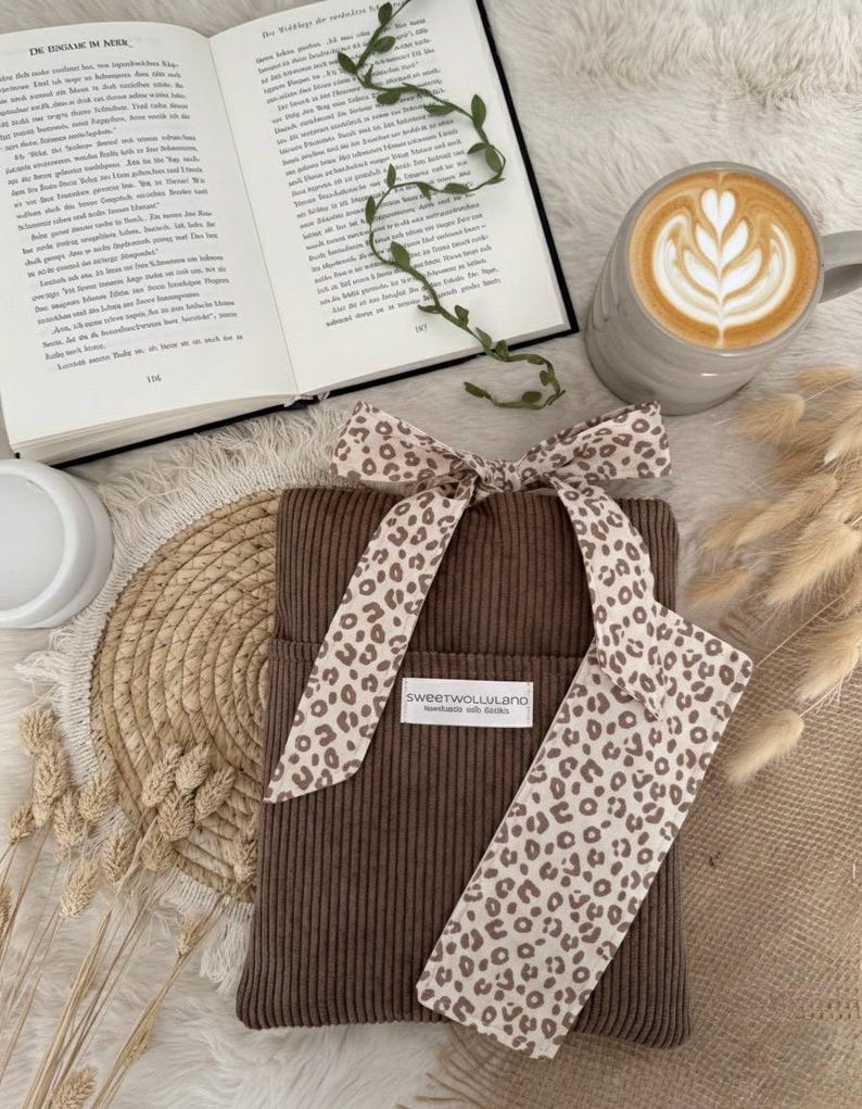 Handgemachte Buchhülle mit Lesezeichen, Cord Büchercover mit Leopardenmuster Schleife Geschenk für Leseratten