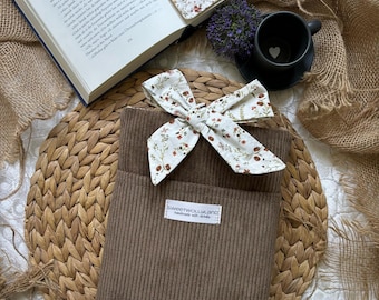 Schleifen Cord Rost Buchhülle Booklover Bücherhülle Geschenkidee Geschenk Kindle Case Hülle gepolstert Buchtasche Schleife Ribbon Bag braun