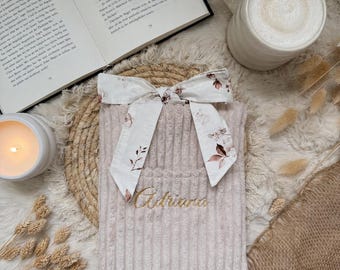 Cozy bow book cover embroidered with name, corduroy book cover gift, personalized book bag, ribbon corduroy pouch bag, Bookstagram accessories