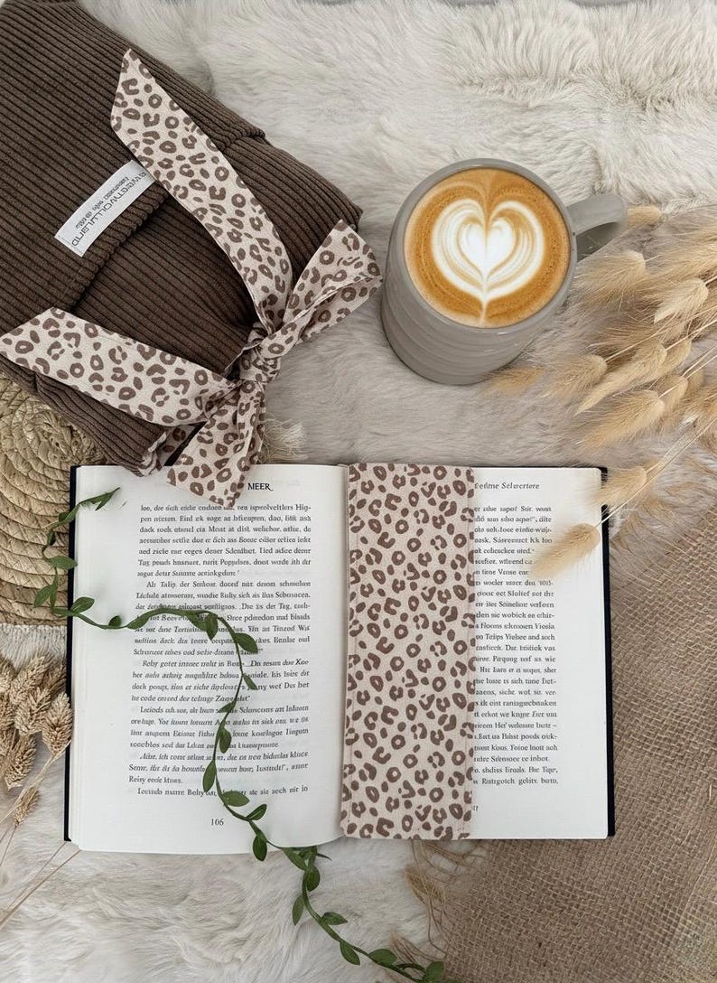 Stoff Bücherhülle braun beige mit Lesezeichen, nachhaltige Buchhülle für Taschenbücher handmade