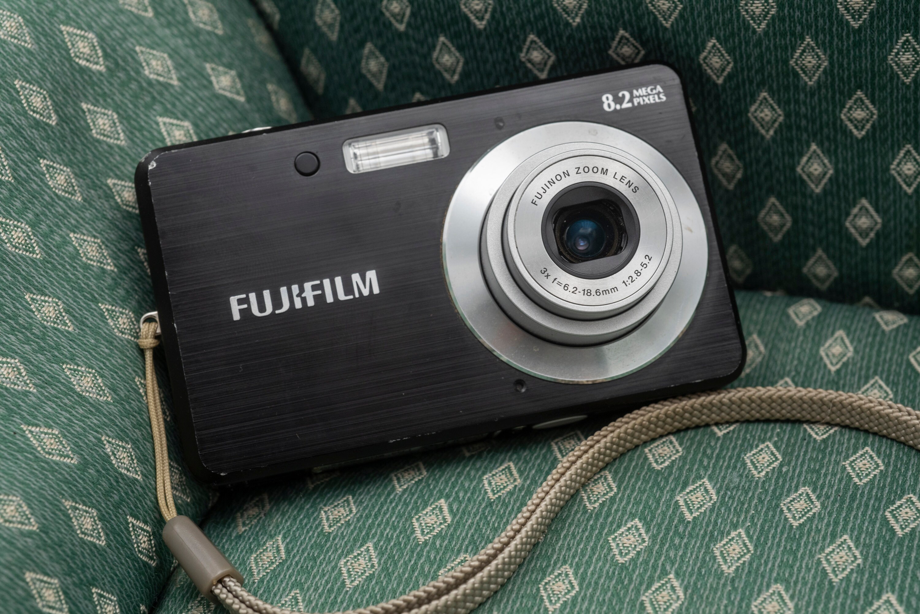 カメラ FUJIFILM Finepix J10 コンパクトデジタルカメラ コンデジ