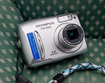 Olympus Camedia FE-100: Cámara digital compacta retro con sensor CCD de 4,0 MP y zoom óptico de 2,8x. Probada.