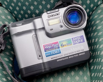 Sony Mavica FD83: *DISCO DE DISQUETE* Câmera digital Y2K de 1 megapixel com CCD e zoom de 3x, testada.