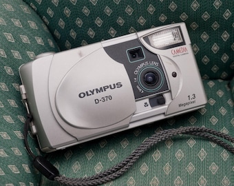 Olympus Camedia D-370: Câmera digital retrô compacta de 1,3 megapixels com sensor CCD, testada.