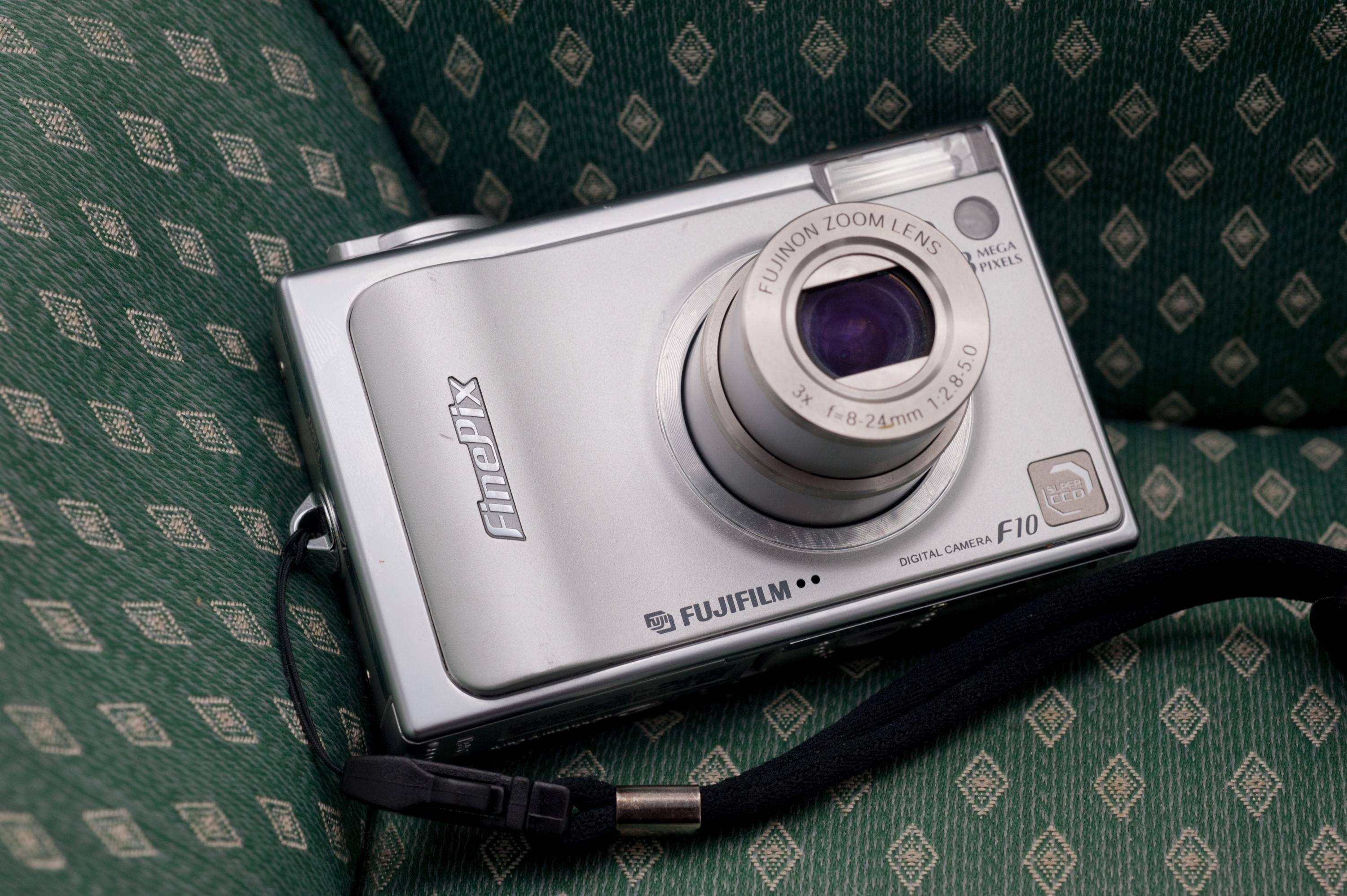 FUJIFILM FINEPIX F10 シルバー 【公式通販】
