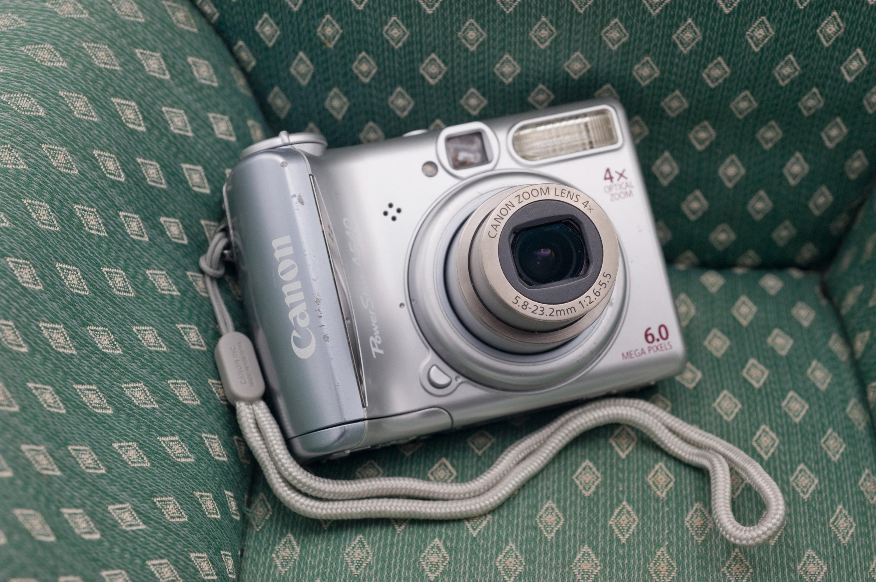 Canon Powershot A540: 6 Megapixel CCD 4x Zoom Compact Retro