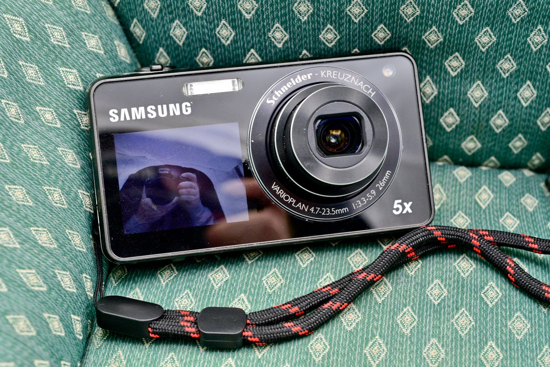 Field Tested Samsung ST700 DUAL LCD 16.1 Megapixel CCD 5x Super Wide