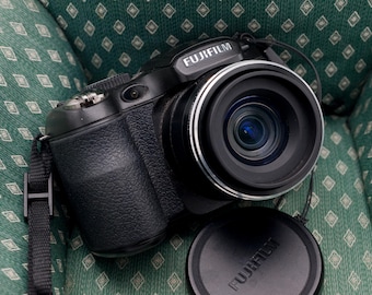 Fujifilm Finepix S1800: Câmera digital retrô tipo bridge com CCD de 12 MP e super zoom de 18x, testada.