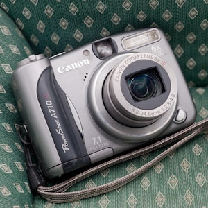 Canon Powershot A710 IS: Cámara digital compacta retro con sensor CCD de 7,1 MP y zoom óptico de 6x, probada.