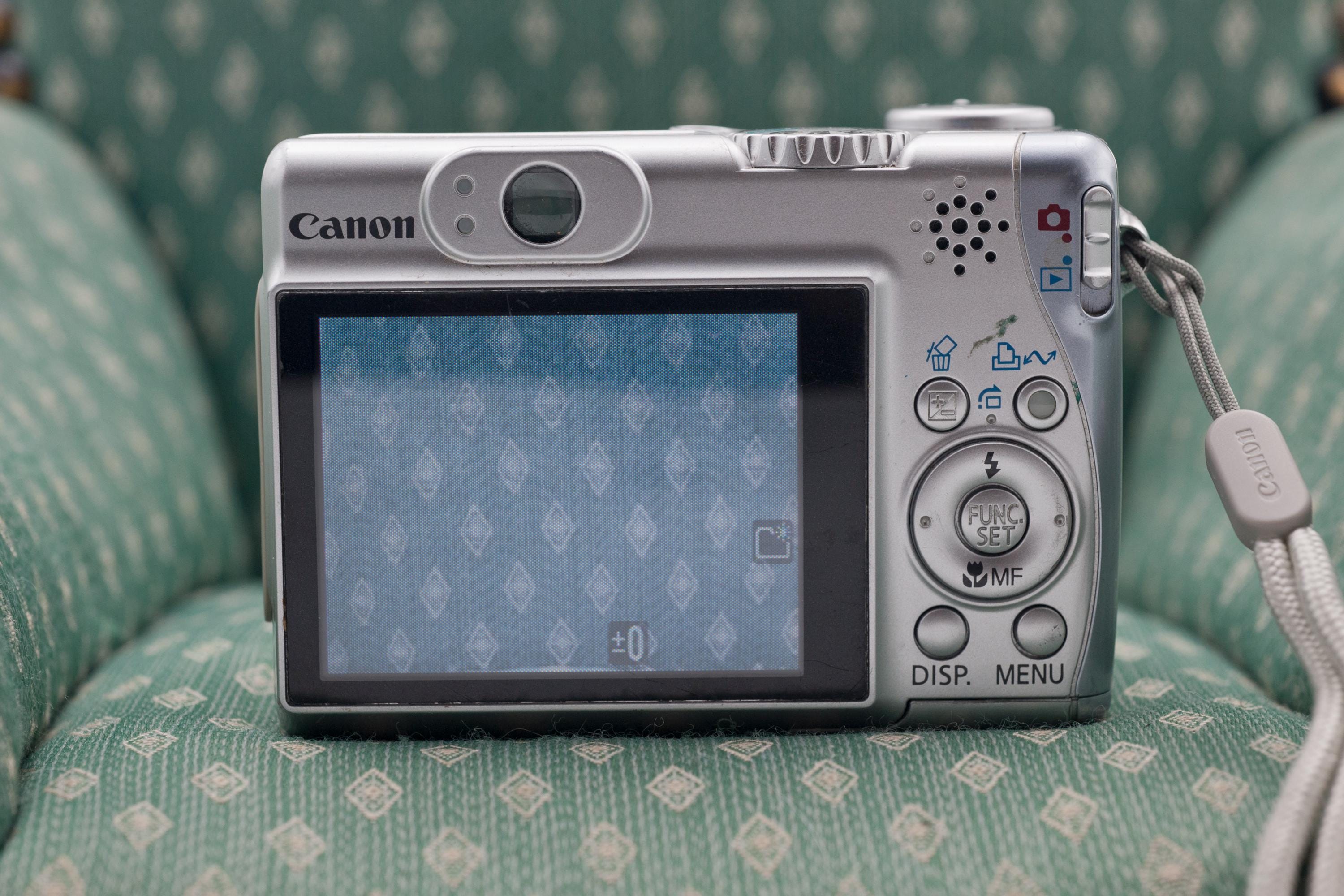 Canon Powershot A540: 6 Megapixel CCD 4x Zoom Compact Retro