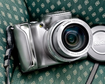 Field Tested Kodak EasyShare Z612 6.1 Megapixel 12x Zoom Lens Compact Retro Digicam