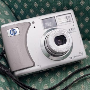 Field Tested HP Photosmart 735 3.2 Megapixel CCD 3x Zoom Lens Compact Retro Digicam