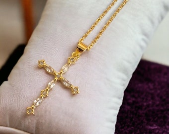 Goldenes Kreuz für Frauen Cz Diamant Kreuz Halskette für Frauen, moderne Kreuz Halskette, Goldkette, zarte Kreuz Halskette, religiöses Geschenk für sie