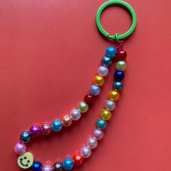 Schlüsselanhänger mit bunten Perlen und Smiley #keycharm #Smiley