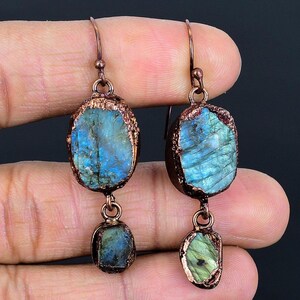 Orecchini In Labradorite E Argento 925 - Pietre Naturali, Piccoli E Delicati (7x7mm). Ipoallergenici, Perfetti Come Regalo Donna In Scatola Regalo.
