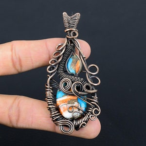 Pingente de turquesa de ostra espinhosa, pingente de fio de cobre enrolado, joias oxidadas, joias de designer de turquesa de ostra espinhosa laranja, presentes artesanais
